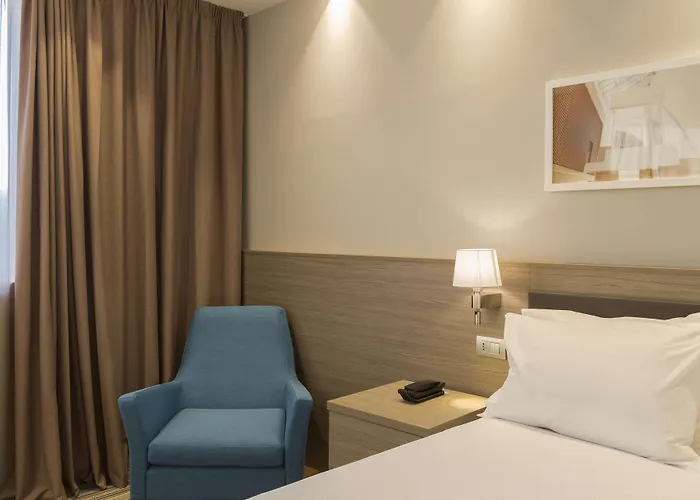 Hampton By Hilton East Otel