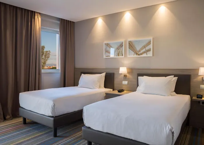 Hampton By Hilton East 3*