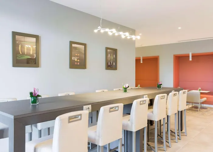 Otel Hampton By Hilton East 3*
