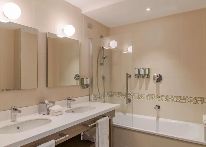 Hampton By Hilton East Otel 3*