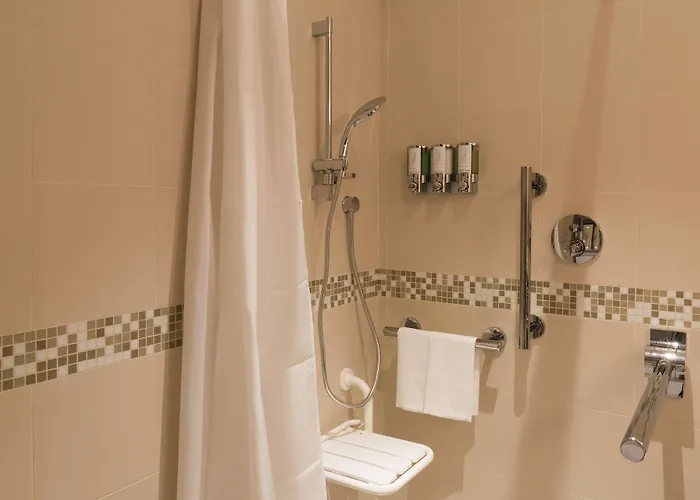 Hampton By Hilton East Otel