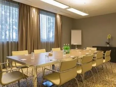 Otel Hampton By Hilton East Roma